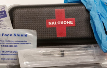 Naxolone kit